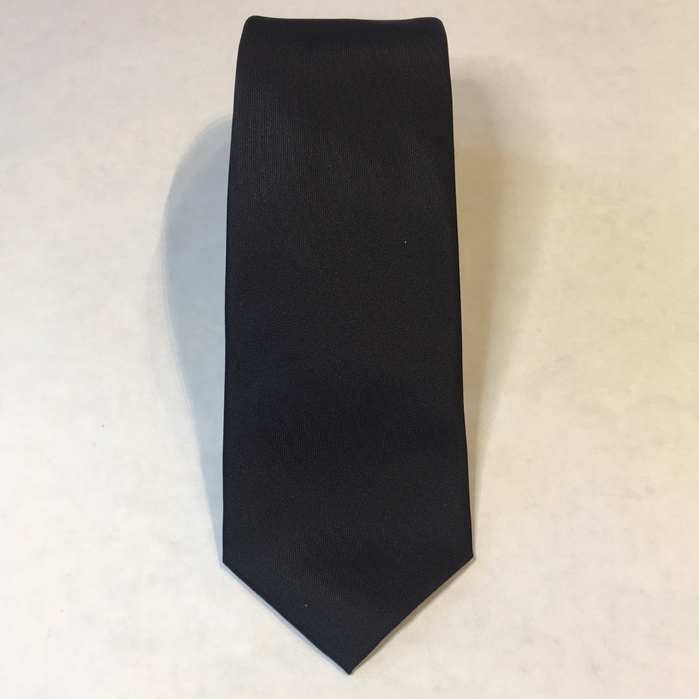 Ben Sherman - Black narrow modern silk tie.